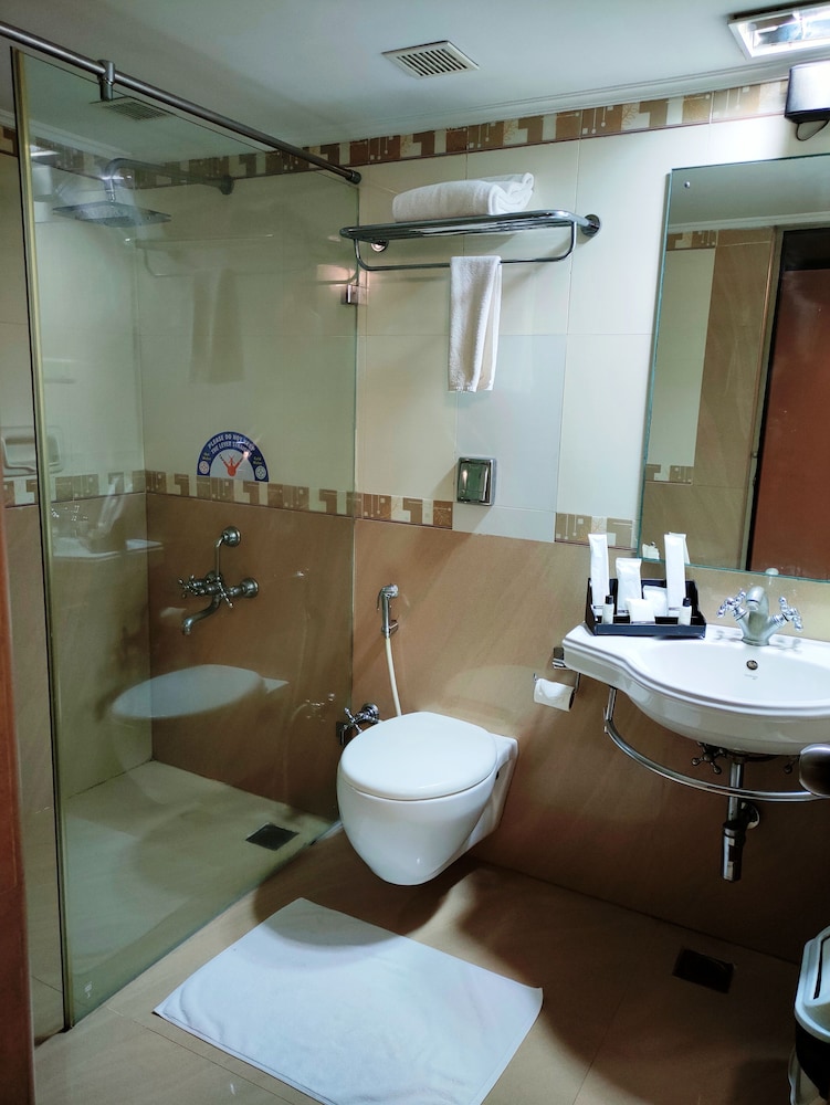 SRM HOTEL 38/41