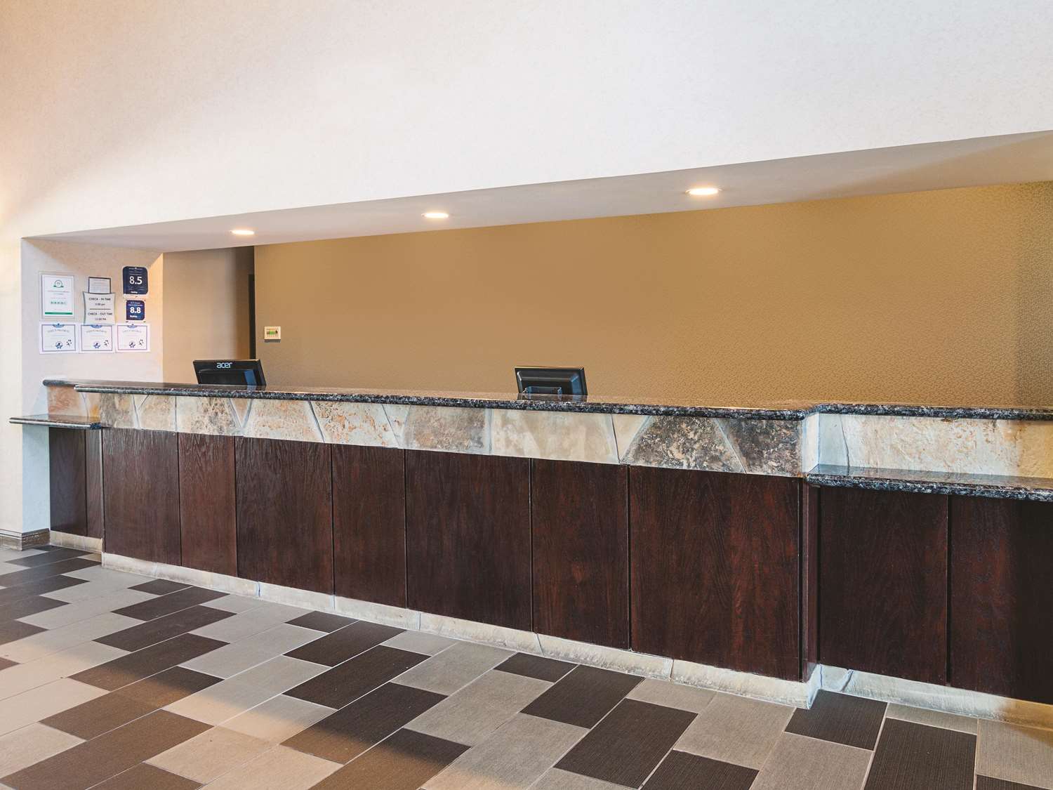 La Quinta Inn Suites Glen Rose 11/55