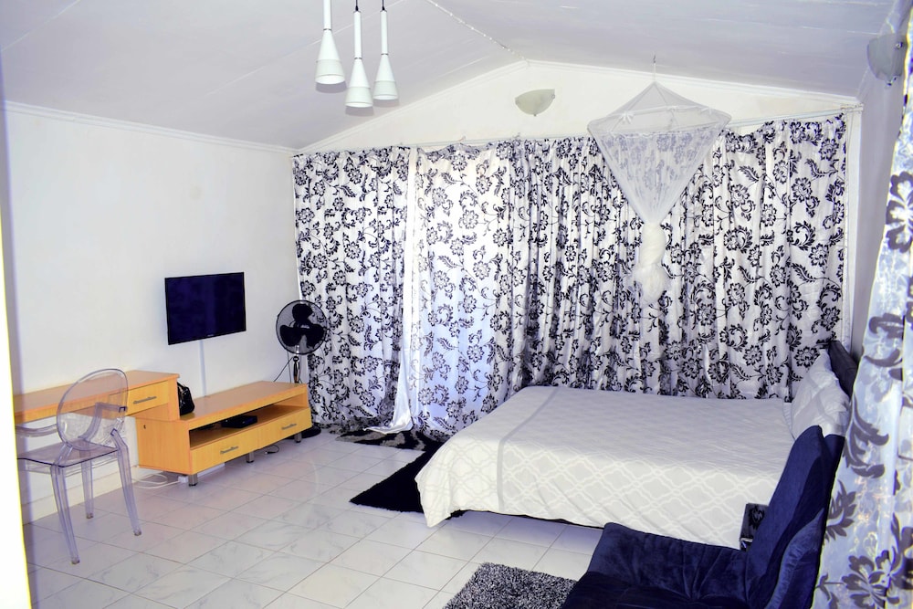Spendwise Lodge And Apartments 24/50