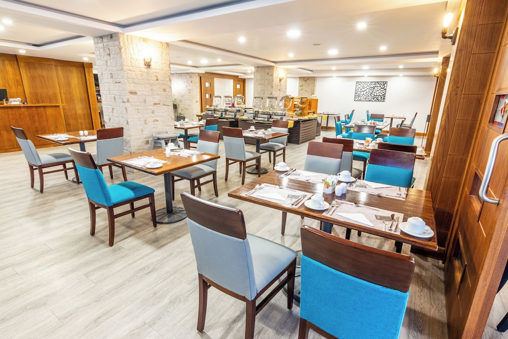 Sonesta Hotel Loja 58/70