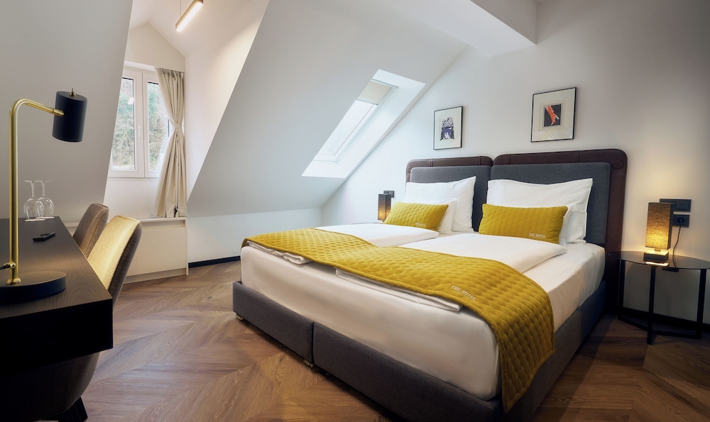 STANDARD, DOUBLE OR TWIN BED