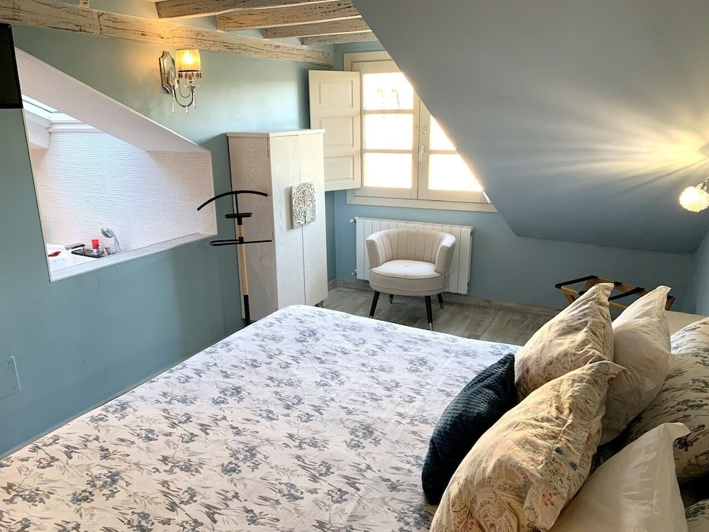 Suites con Jacuzzi Santillana 14/45