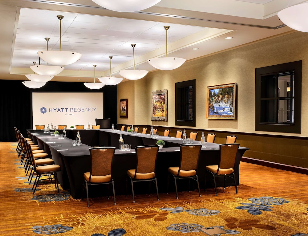 HYATT REGENCY CALGARY 61/68