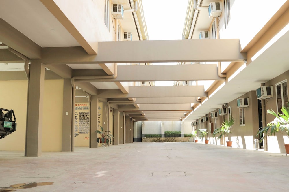 RedDoorz at Grand Apartelle Hernan Cortes Cebu 33/38