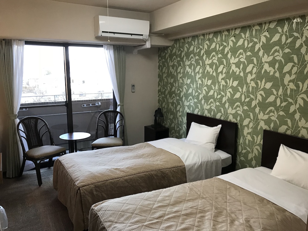 ROOM, TWIN BEDS