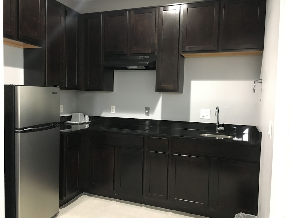 Platinum Inn And Suites 6/23
