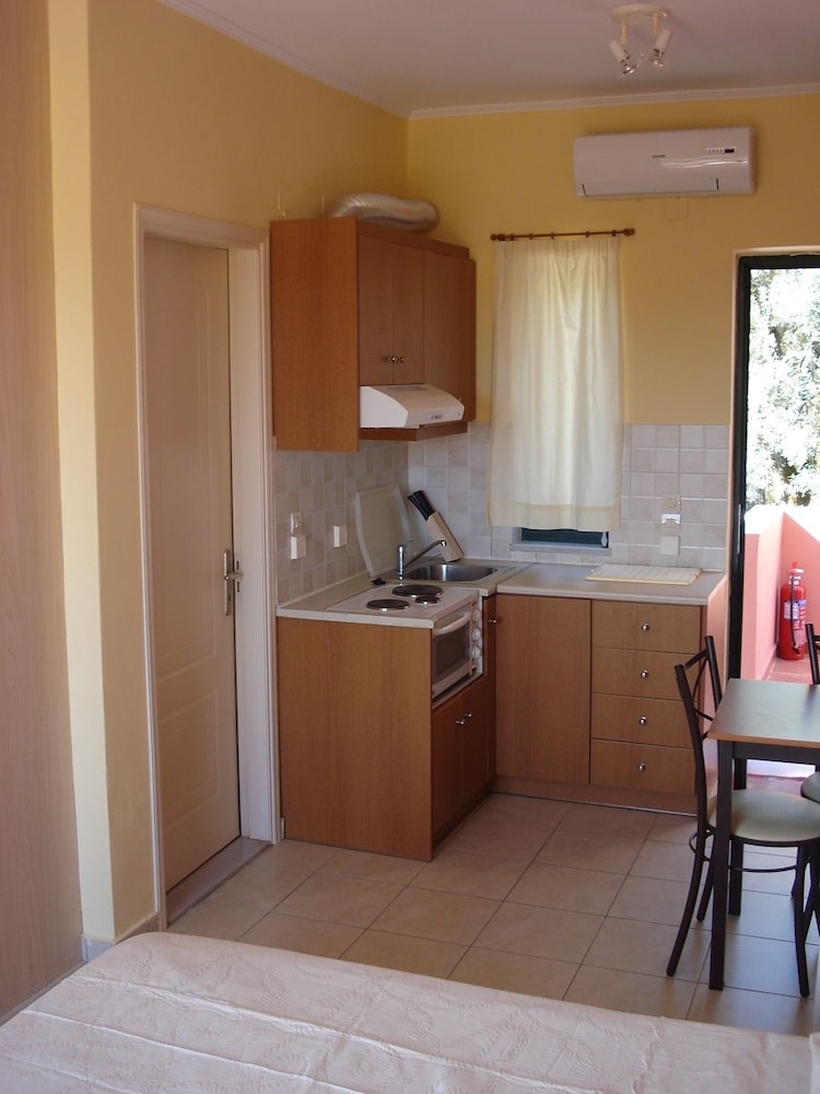 Ionian Breeze Studios 27/30