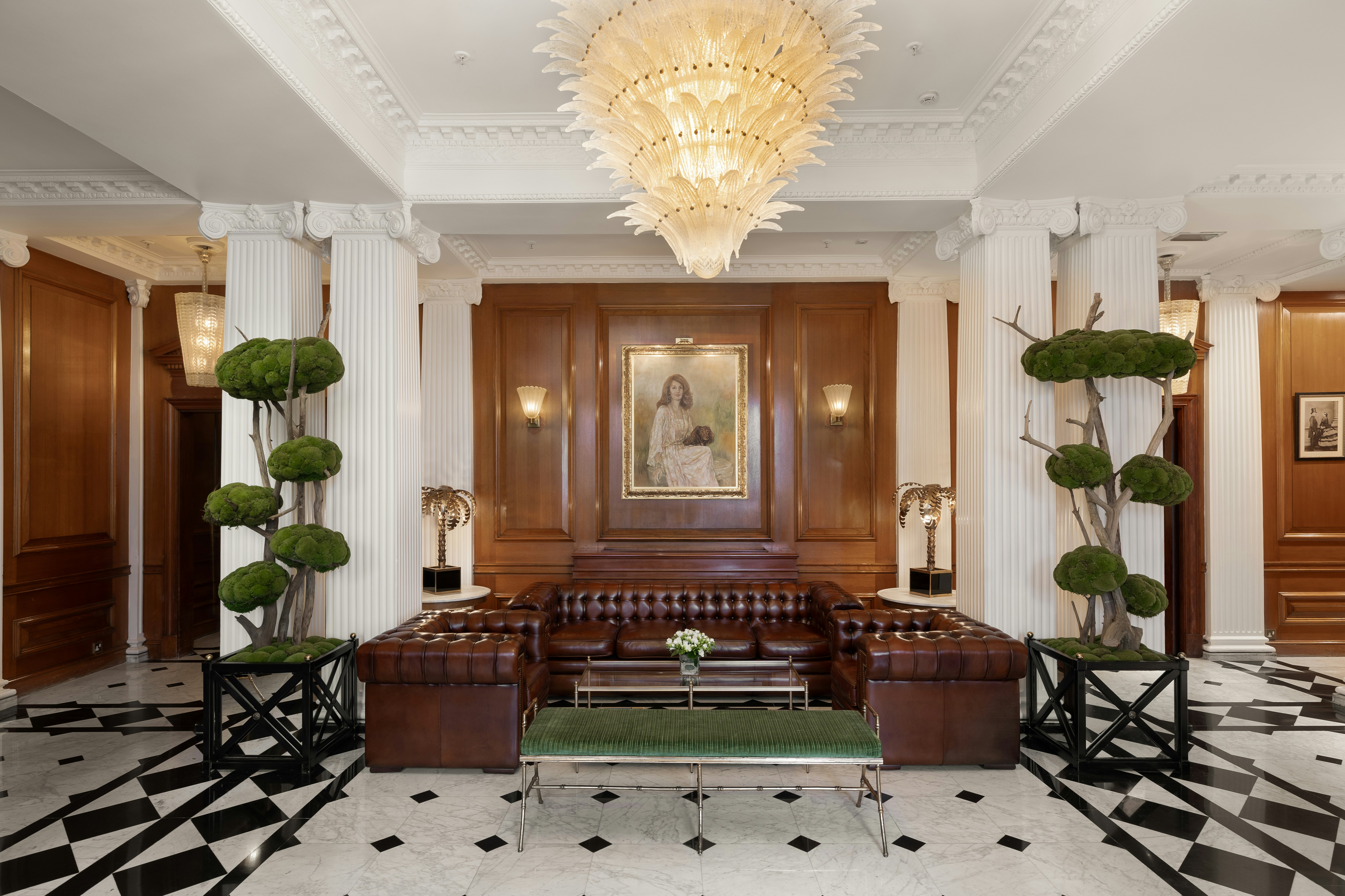 The Chesterfield Mayfair 9/84