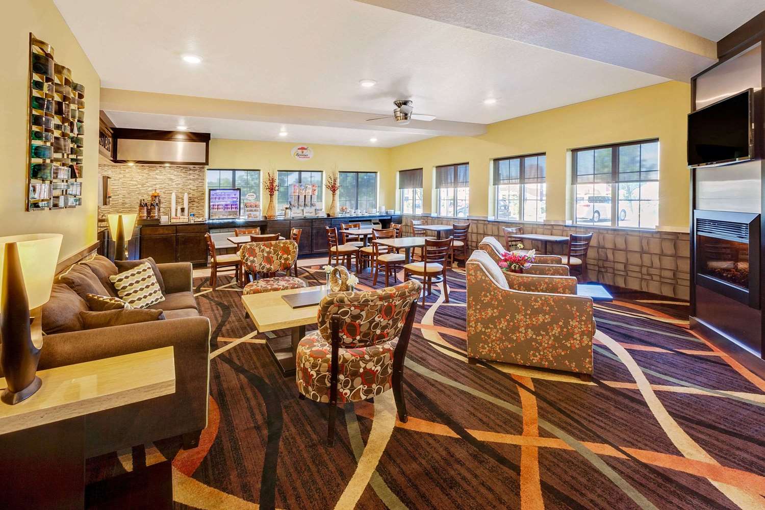 Super 8 by Wyndham Akron S/Green/Uniontown OH 37/57
