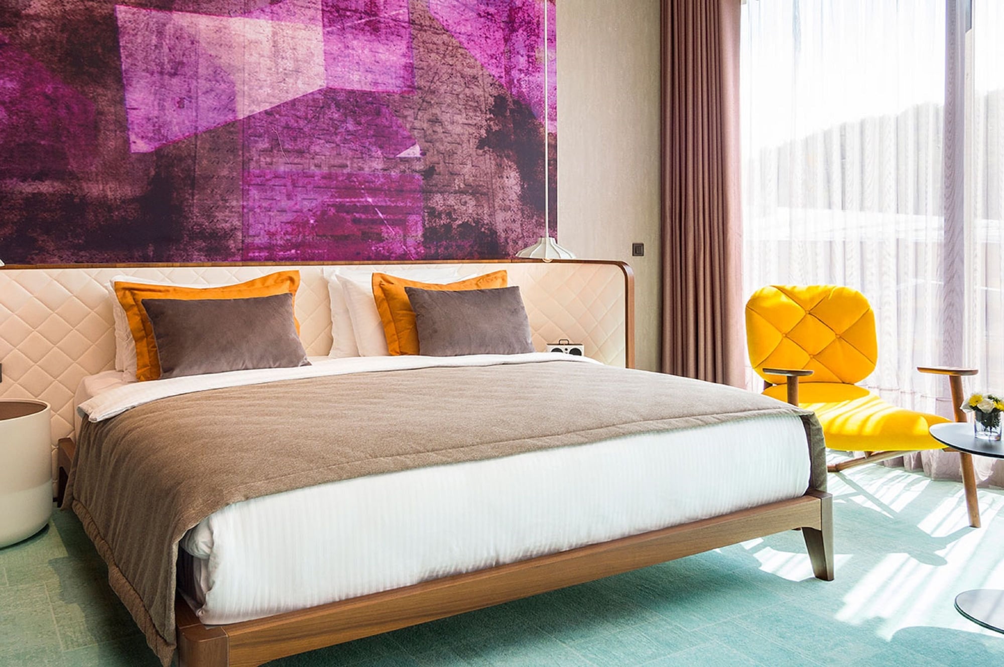 EXECUTIVE, SUITE