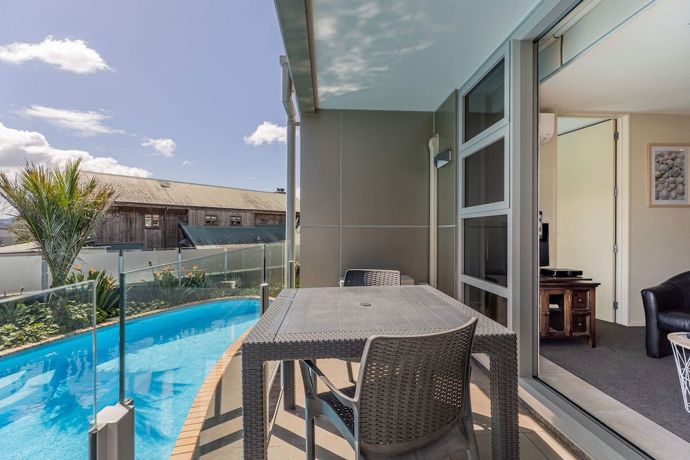 Esplanade Apartments 24/49