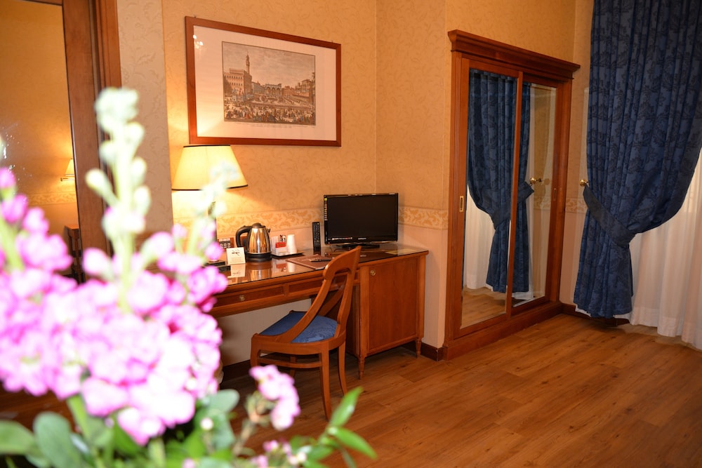 Strozzi Palace Hotel 36/42