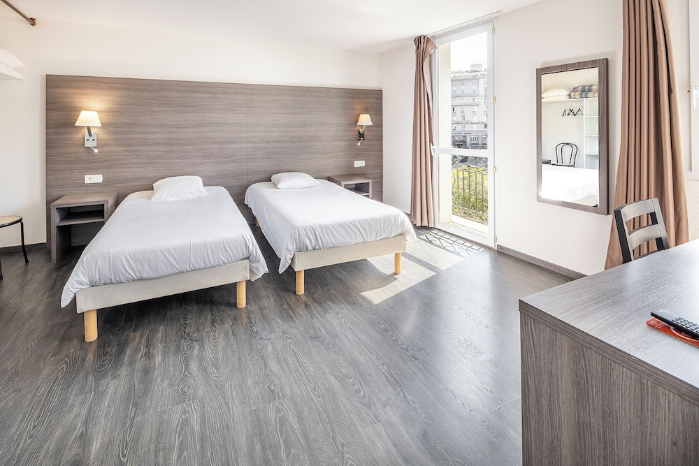 ROOM, TWIN BEDS