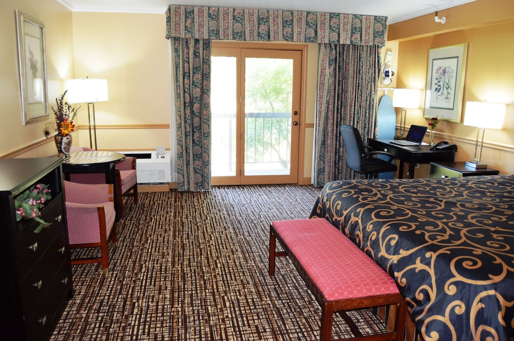 Hollow Inn and Motel 25/52