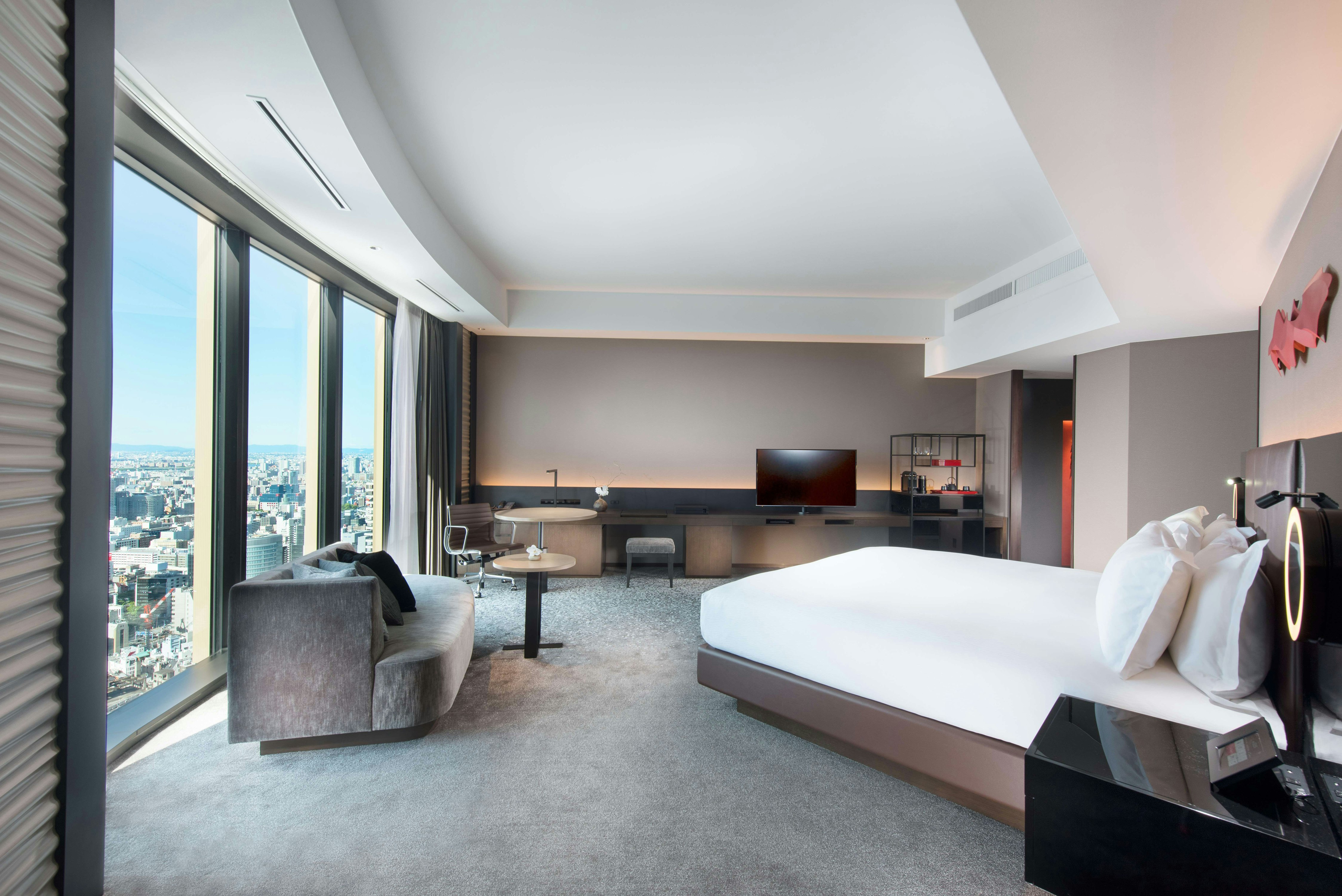 Executive, King Bed, Corner