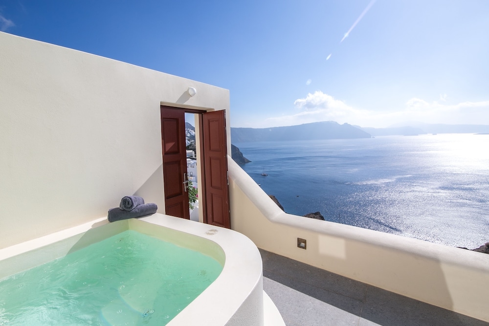 Aloia Villas 46/50