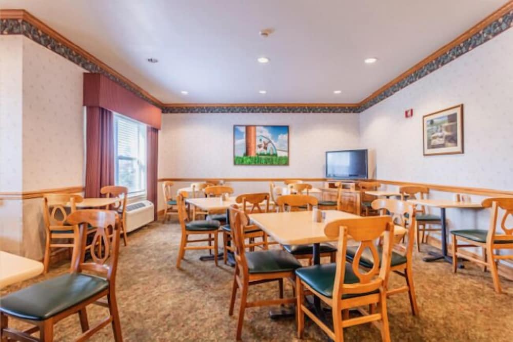 Lancaster Inn and Suites 44/64