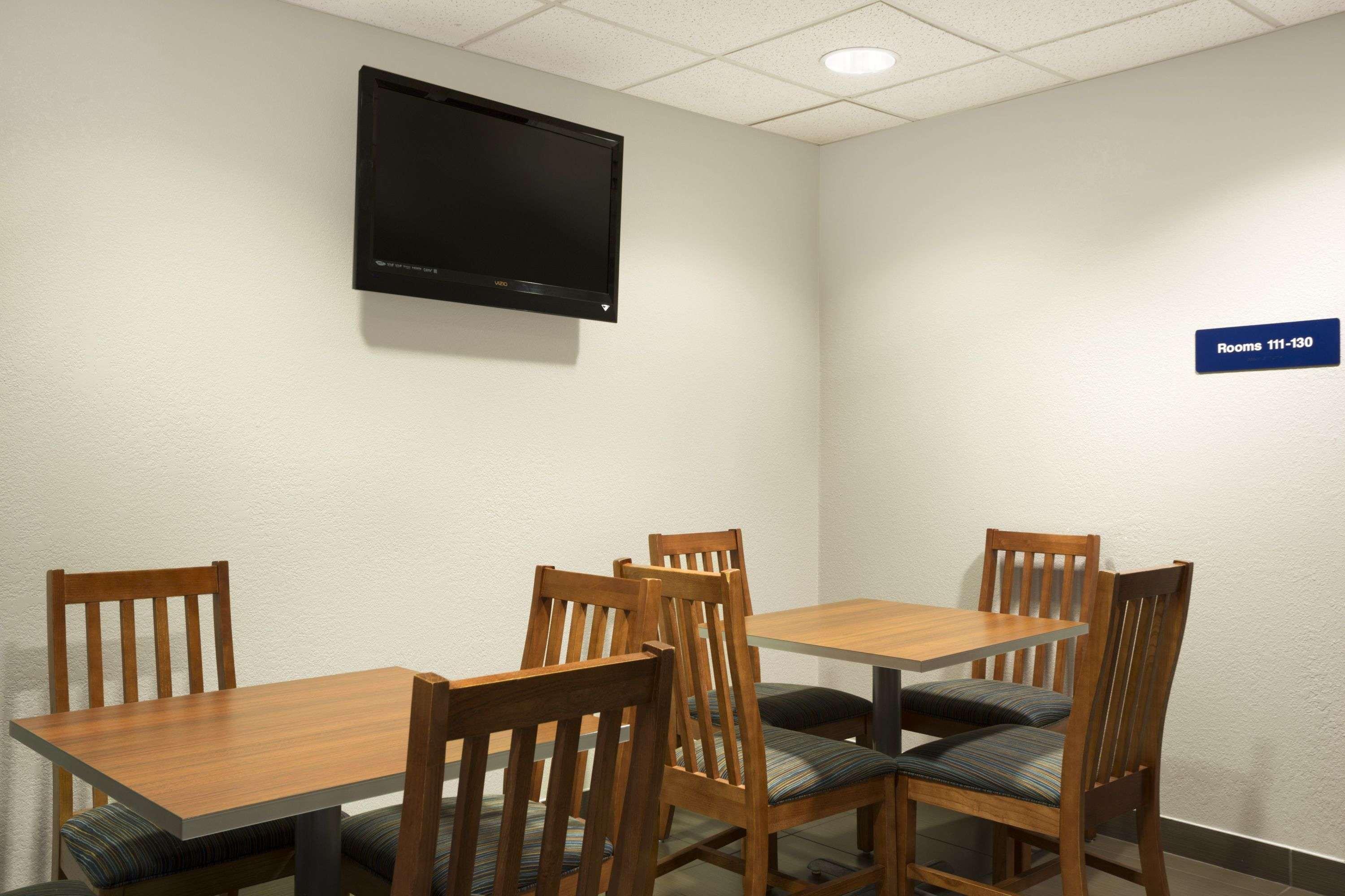 Microtel Inn Louisville East 24/28