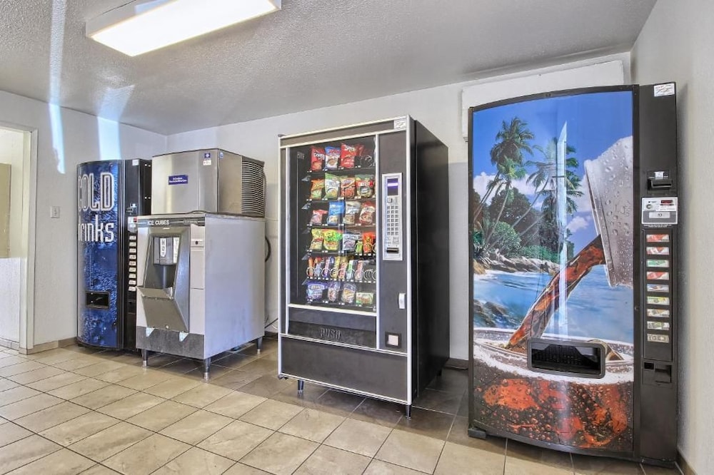 Motel6 Tulare, CA 40/60