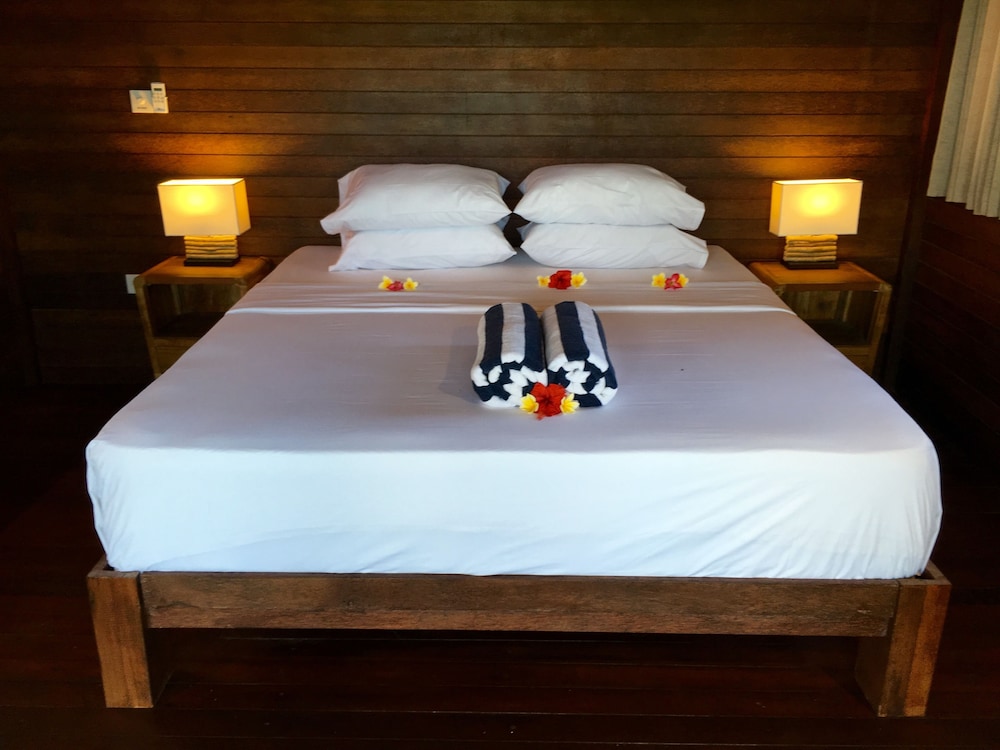 Twin Island Villas And Dive Resort 52/76