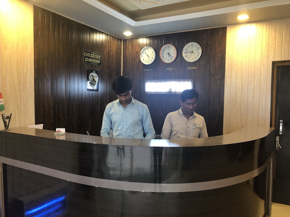 Hotel Mangalam Palace 5/17