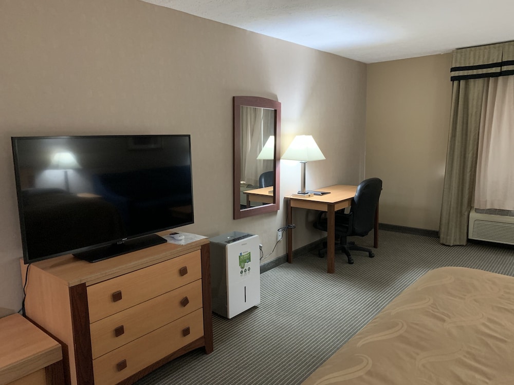 Quality Inn Nashville Bloomington 35/47