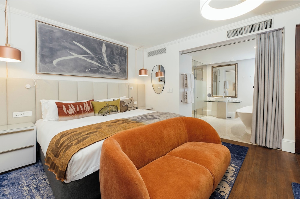Nook, Queen Bed