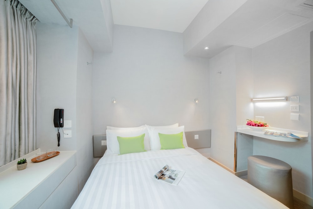Hotel Ease Mong Kok 12/23