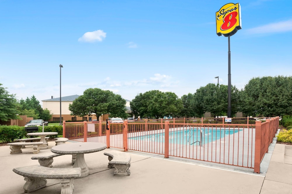 Super 8 By Wyndham Garner Clayton Raleigh 18/26