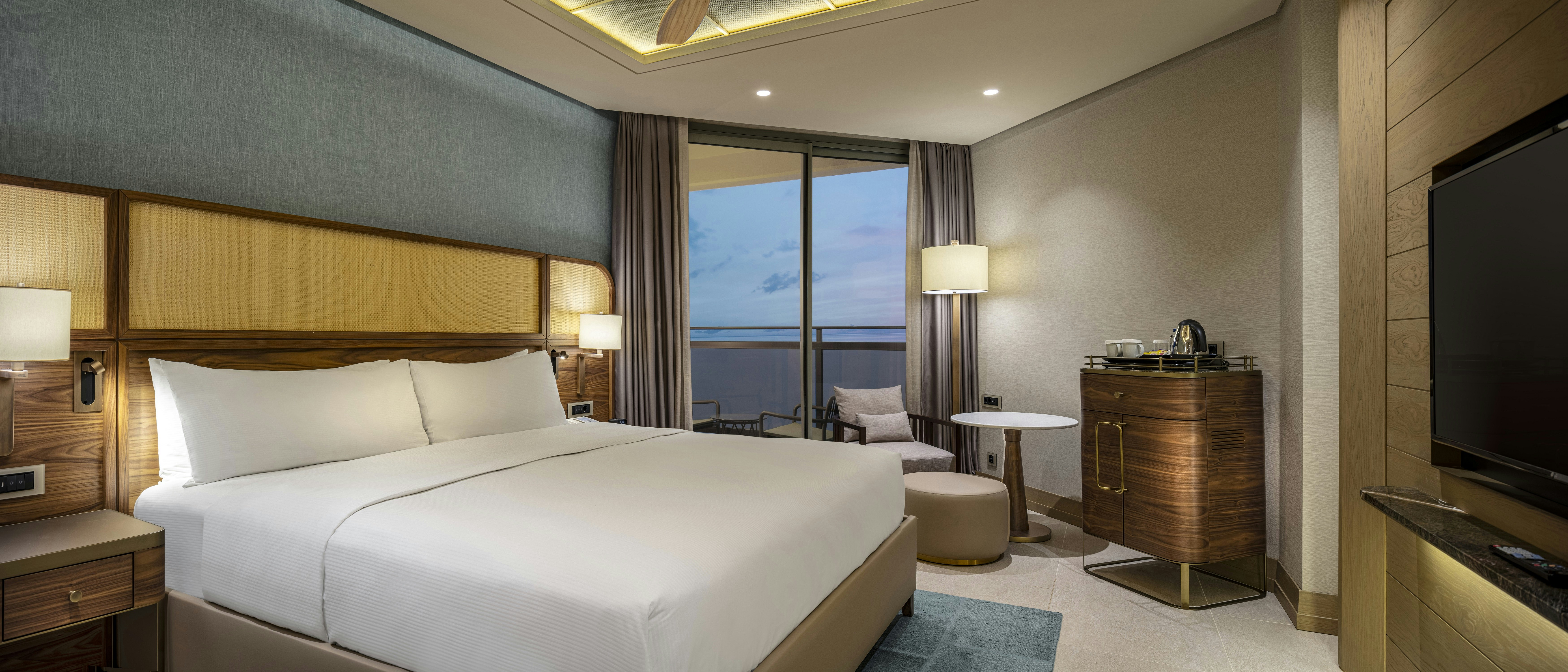 Executive, King Bed