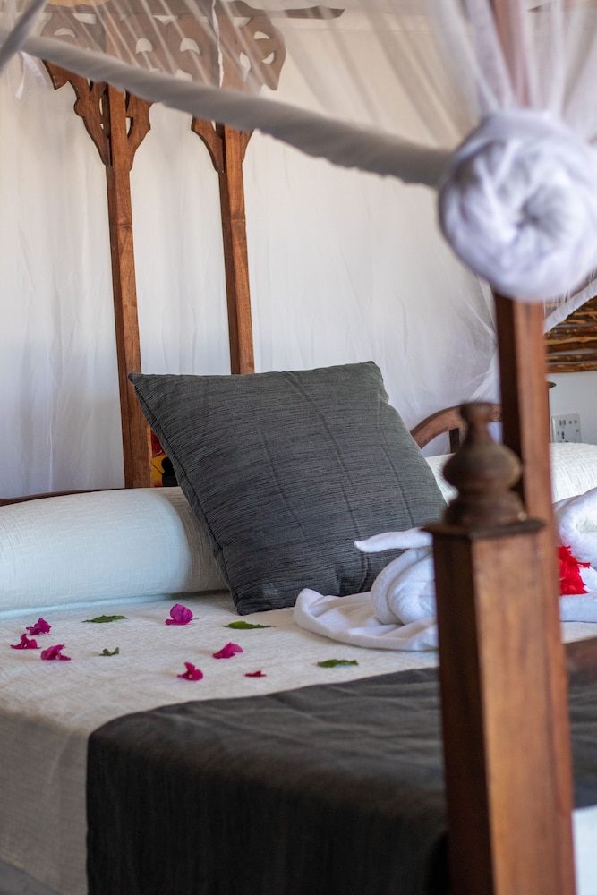 Nest Style Beach Hotel Zanzibar 32/59