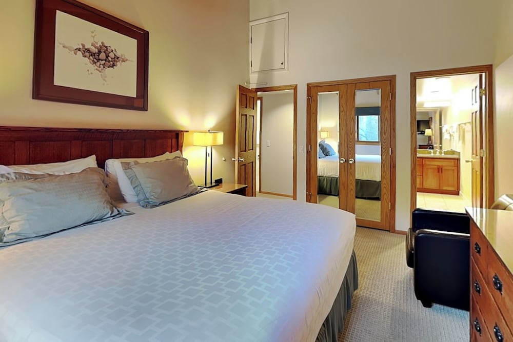Timberline Condominiums 30/81