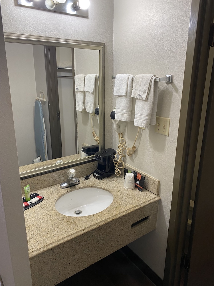 Days Inn by Wyndham Perryville 39/44