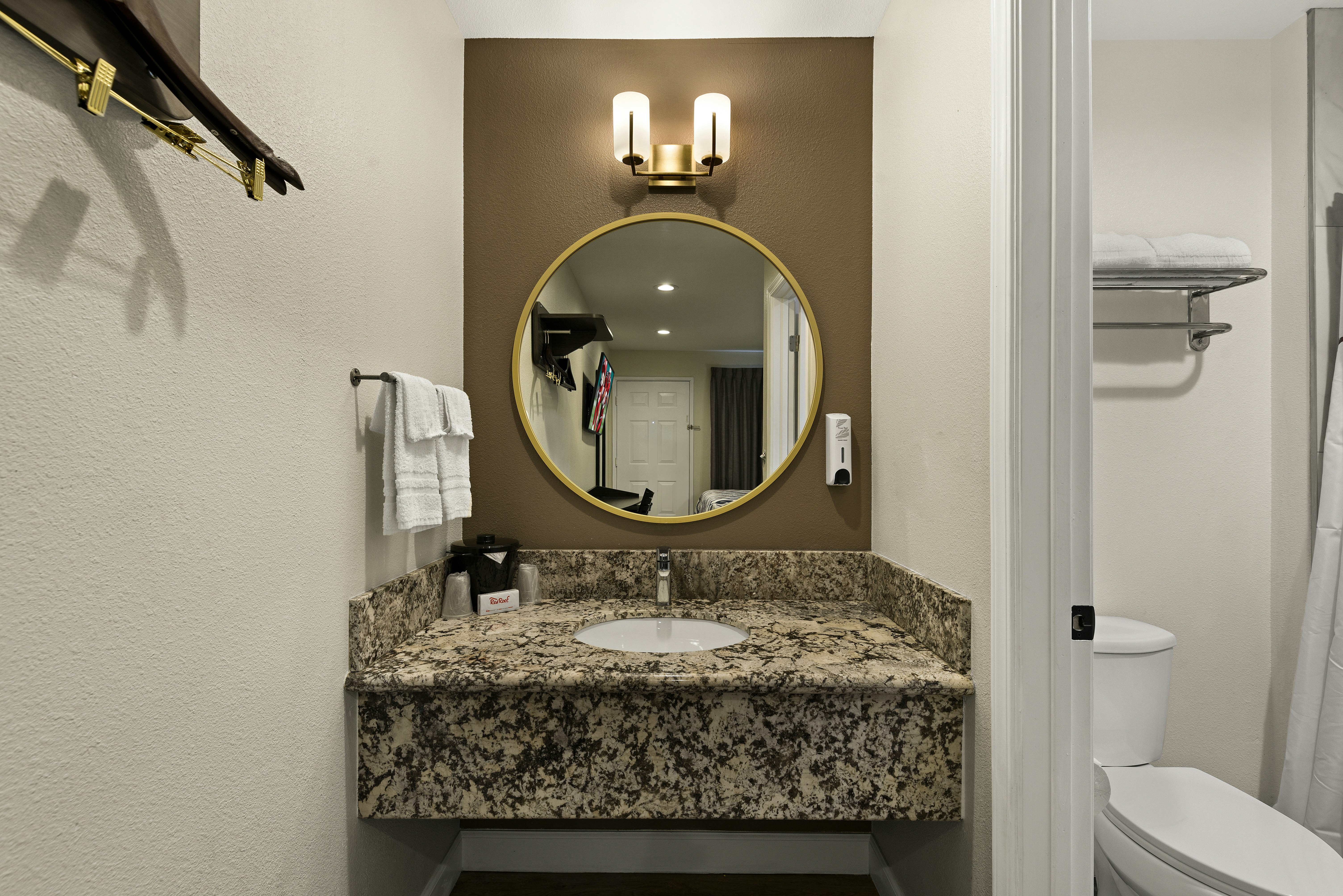 غرفة قياسية بسرير كوين، Red Roof Inn Los Angeles - Wilmington, CA 4/5