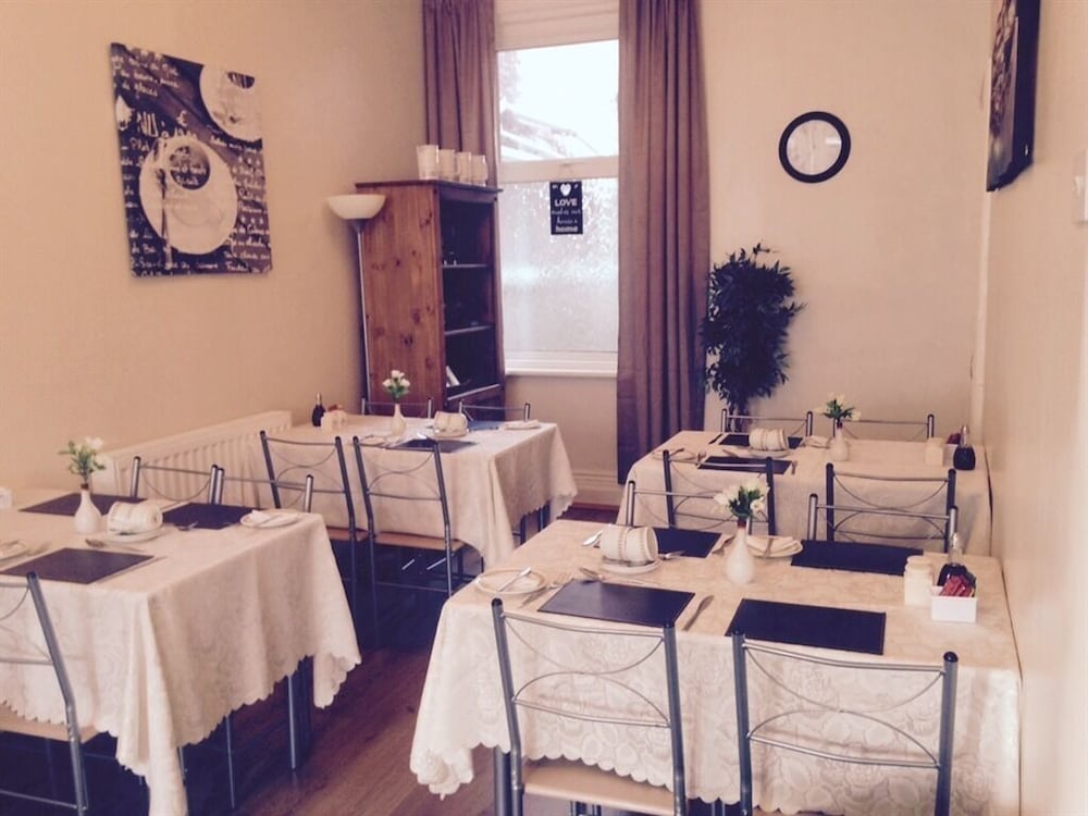 Hazelgrove Guest House 22/25