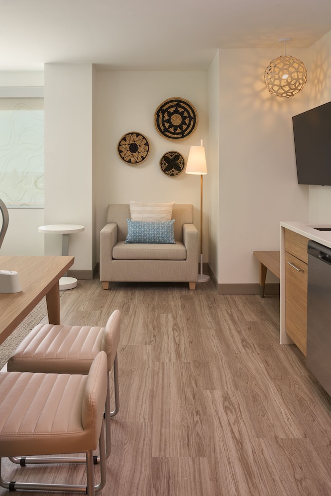 Element Melbourne Oceanfront 22/57