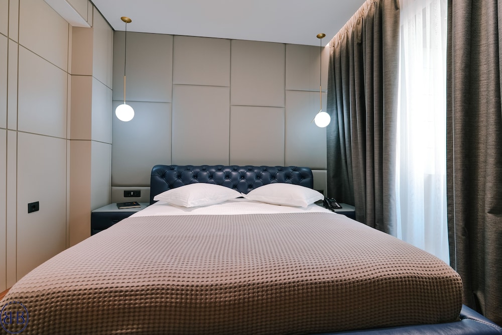 Hotel Butrinti 24/60