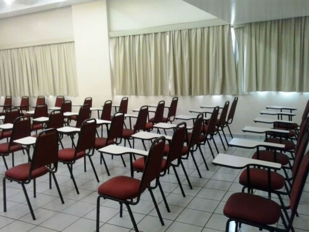 OFT Plaza Oeste Hotel 15/19
