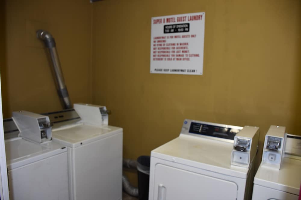 Super 8 by Wyndham Tifton 36/54