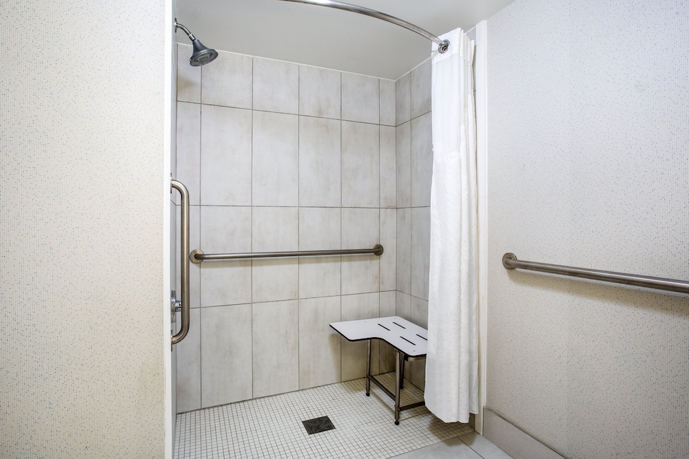 Holiday Inn Express Hotel And Suites Fort Wayne 55/57