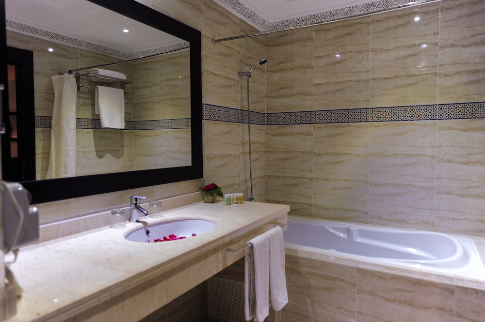 Hotel Riad Ennakhil 72/74