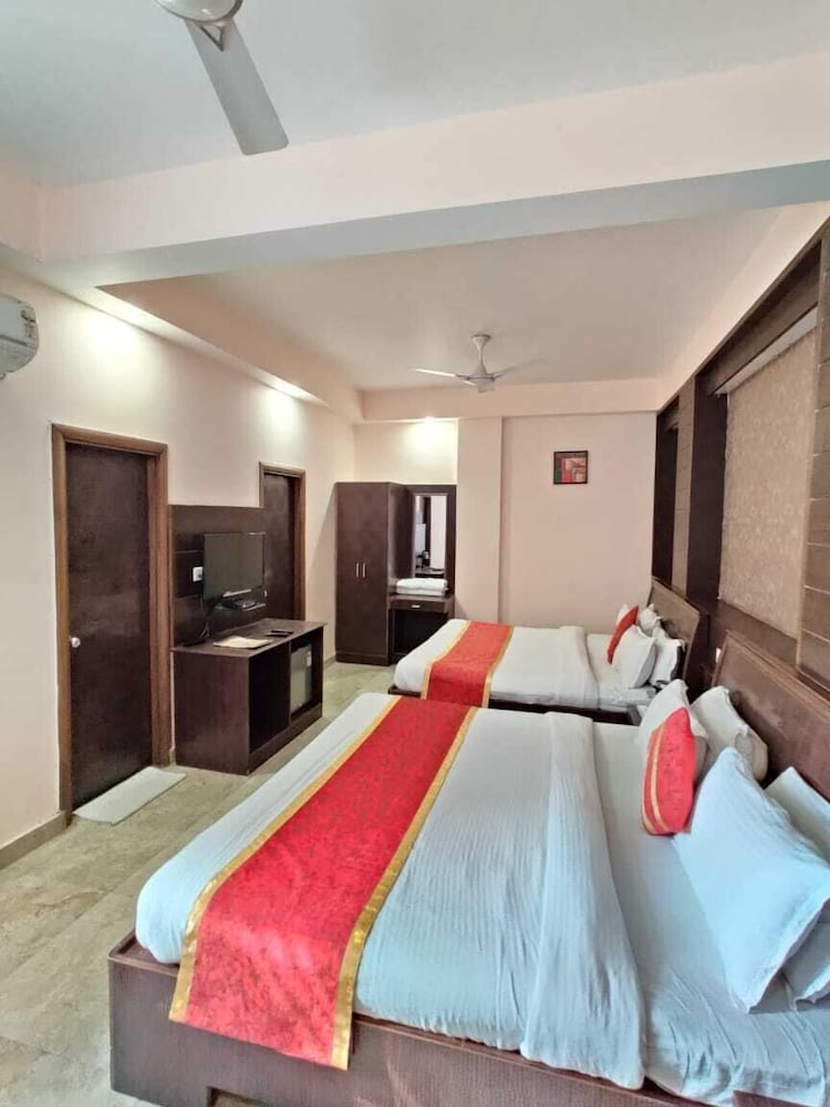 Hotel Anurag 20/30