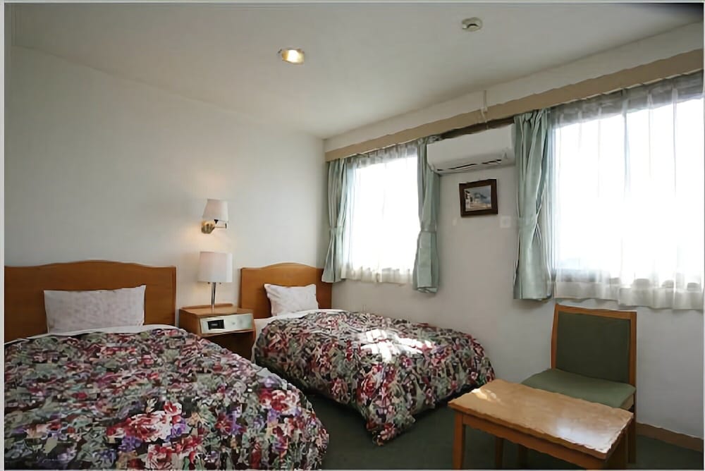 Room, Twin Beds, Hotel New Yutaka 2/2