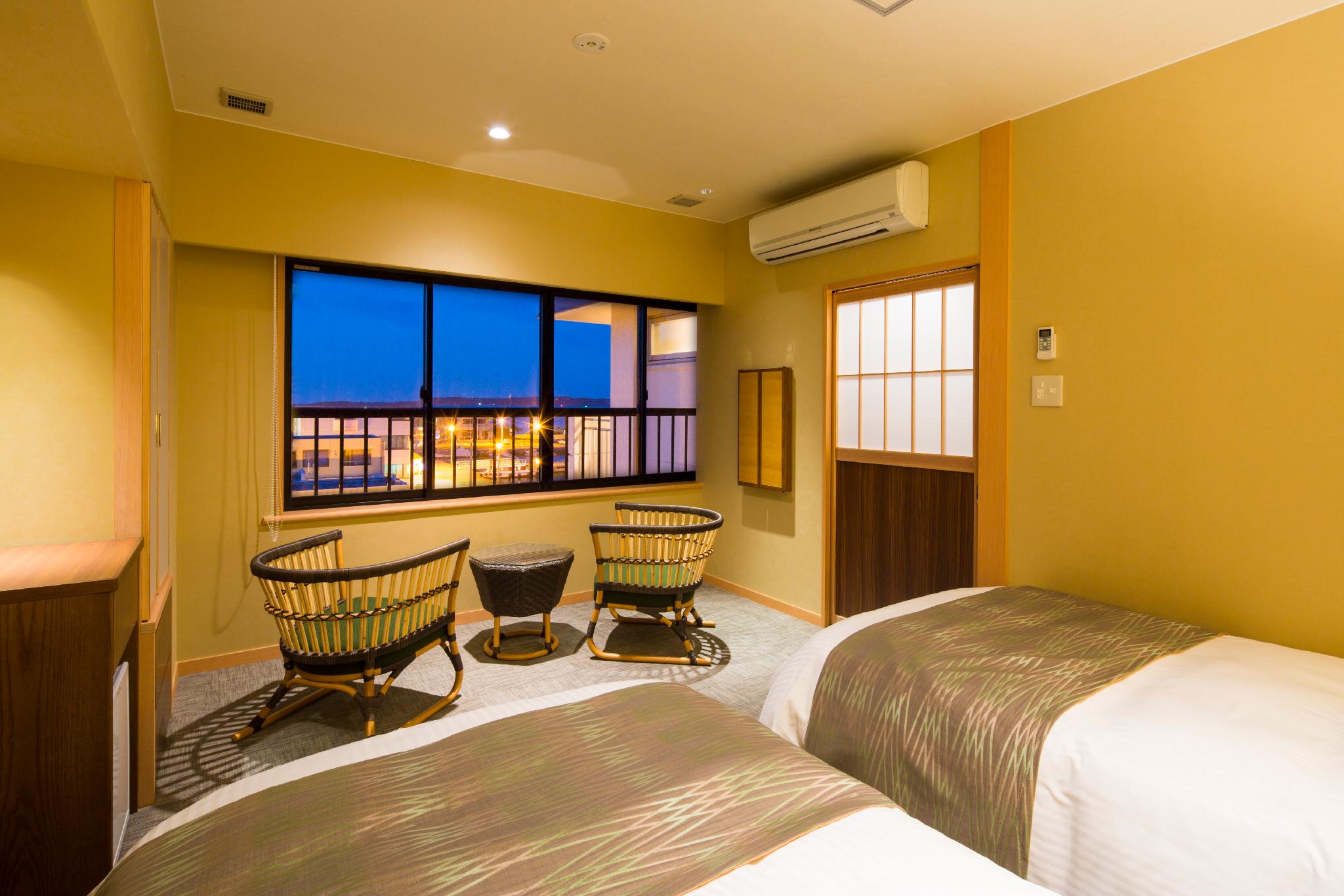 Twin Beds, Harbour Side