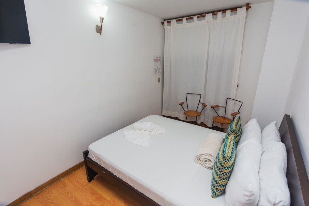 Hotel Guatatur 11/50