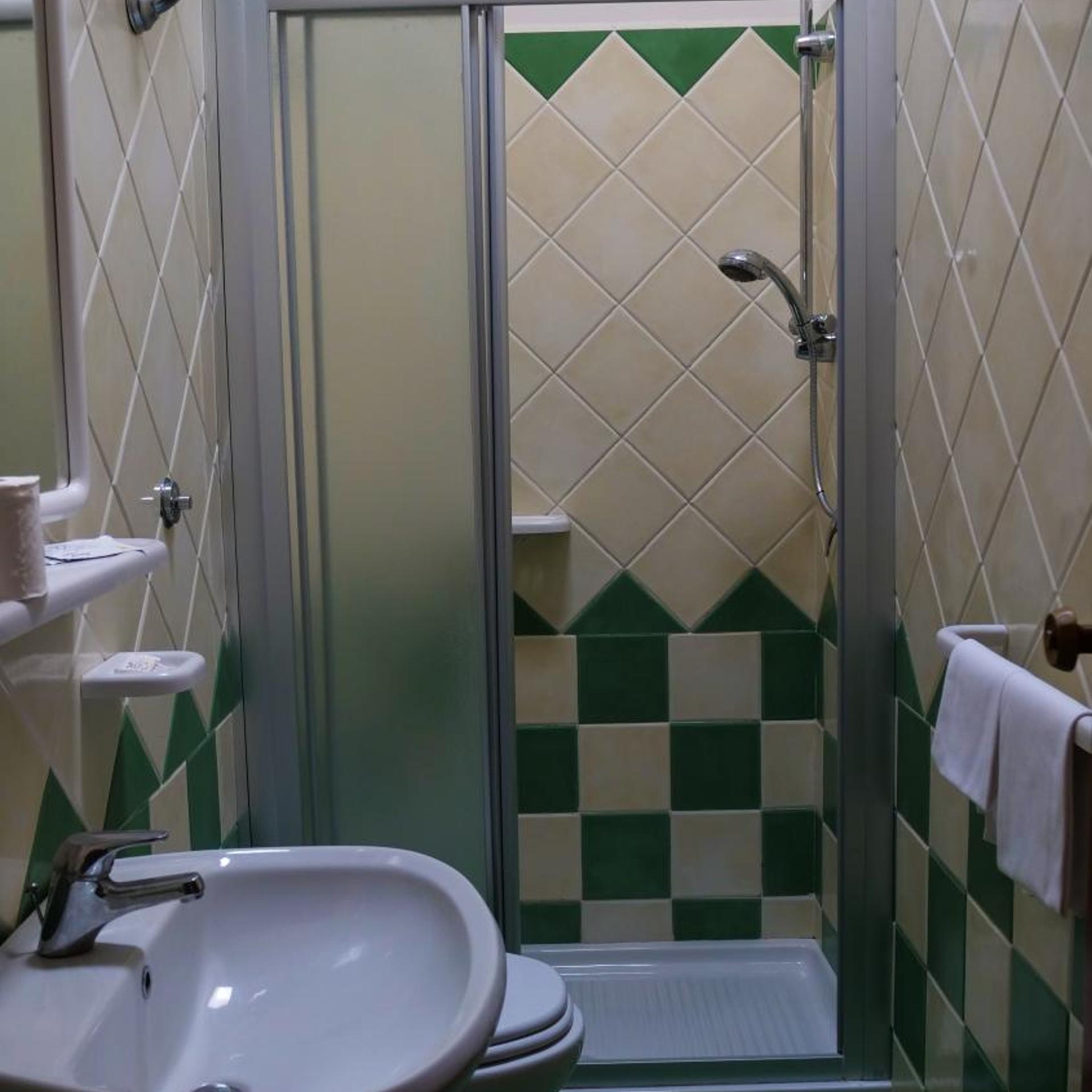 غرفة بسرير مزدوج أو سريرين منفصلين بإطلالة على البحر، Hotel La Ginestra 6/6