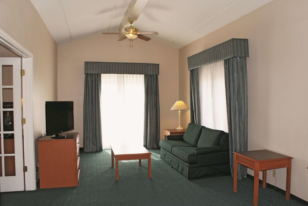 La Quinta Inn Clute Lake Jackson 29/36