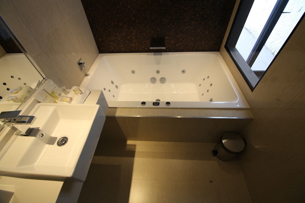 Holiday Inn Warwick Farm 25/69