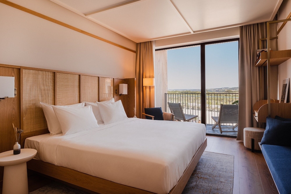 Room, King Bed, Garden View, Balcony, Aethos Ericeira 2/4