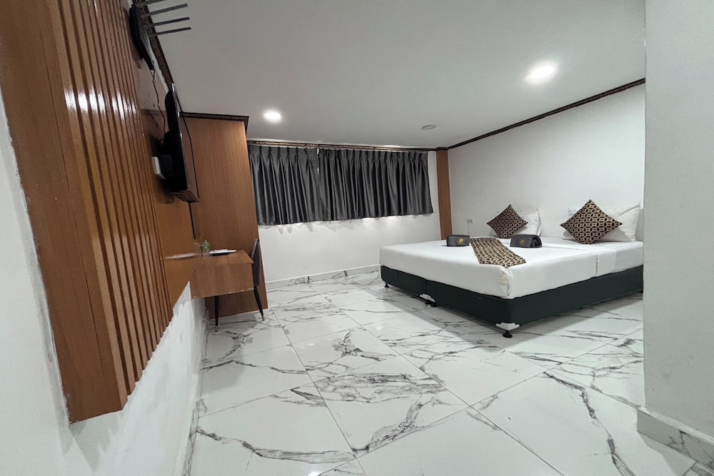 Deluxe, Queen Bed
